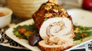 Рецепт Свиной рулет с орехами