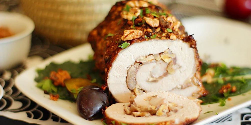 Как приготовить свиной рулет с орехами