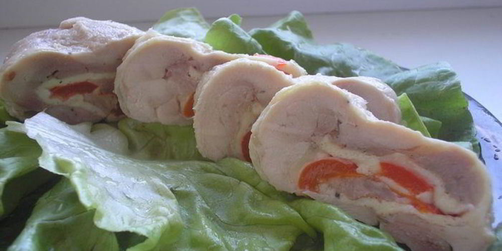 Как приготовить закусочный куриный рулетик