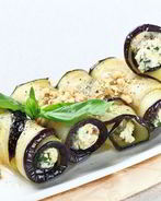 Закусочные рулетики из баклажана и феты