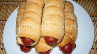 Рецепт Сосиски с сыром в слоеном дрожжевом тесте