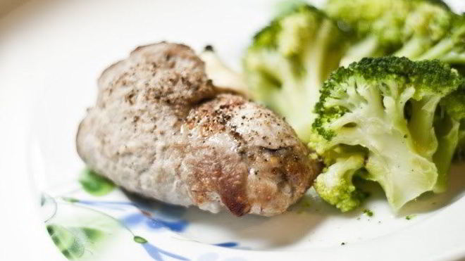 Рецепт Свиные рулеты с сыром и маринованными огурцами