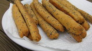 Рецепт Сырные палочки с маком и паприкой