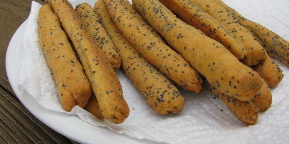 Как приготовить сырные палочки с маком и паприкой