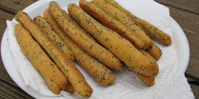 Рецепт сырные палочки с маком и паприкой