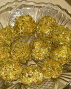 Сырные шарики с виноградом