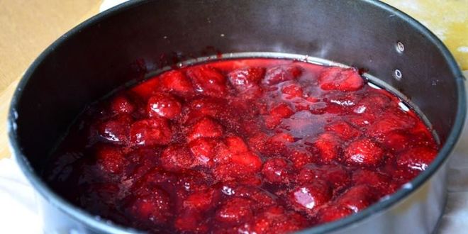 Рецепт тарт с карамелизированной клубникой