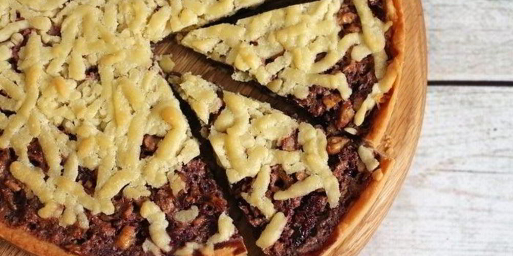 Рецепт маскарпоне с теплыми ягодами и грецкими орехами