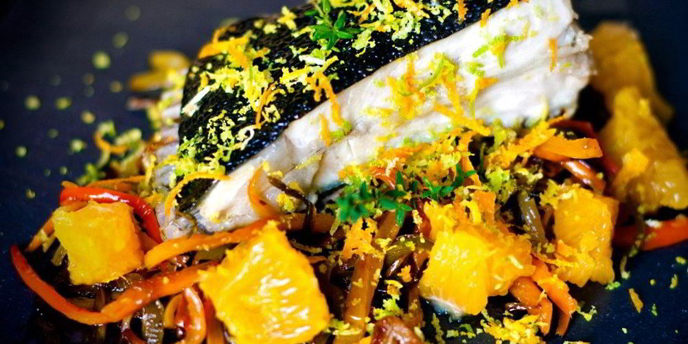 Как приготовить тюрбо, запеченная в духовке, с перцами и апельсинами