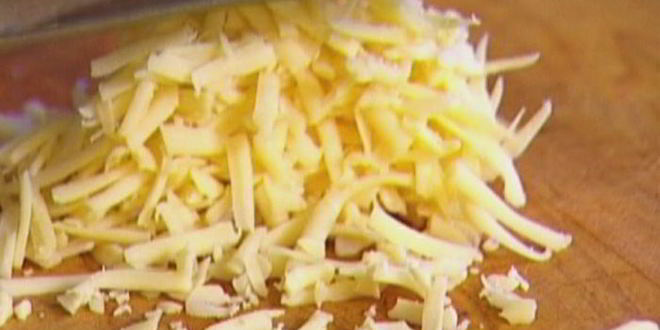 Рецепт яйца, запеченные в хлебе, с помидорами и базиликом