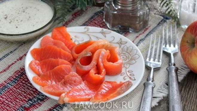 Рецепт Закуска из красной рыбы, маринованной с можжевельником