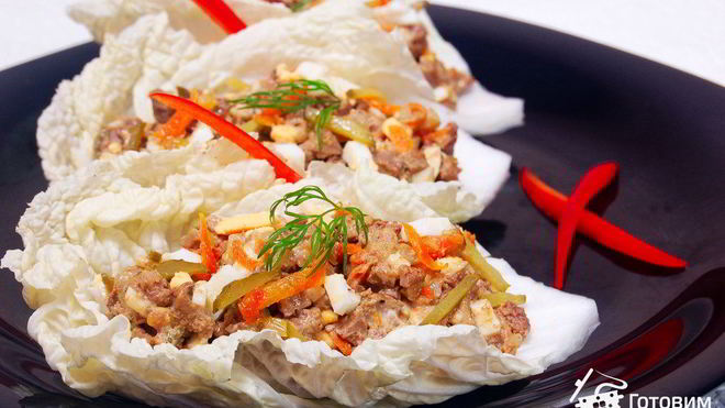 Рецепт Закуска из куриной печени на листьях пекинской капусты