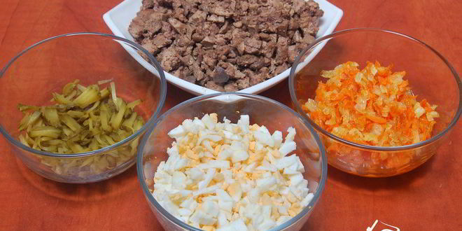 Рецепт закуска из куриной печени на листьях пекинской капусты