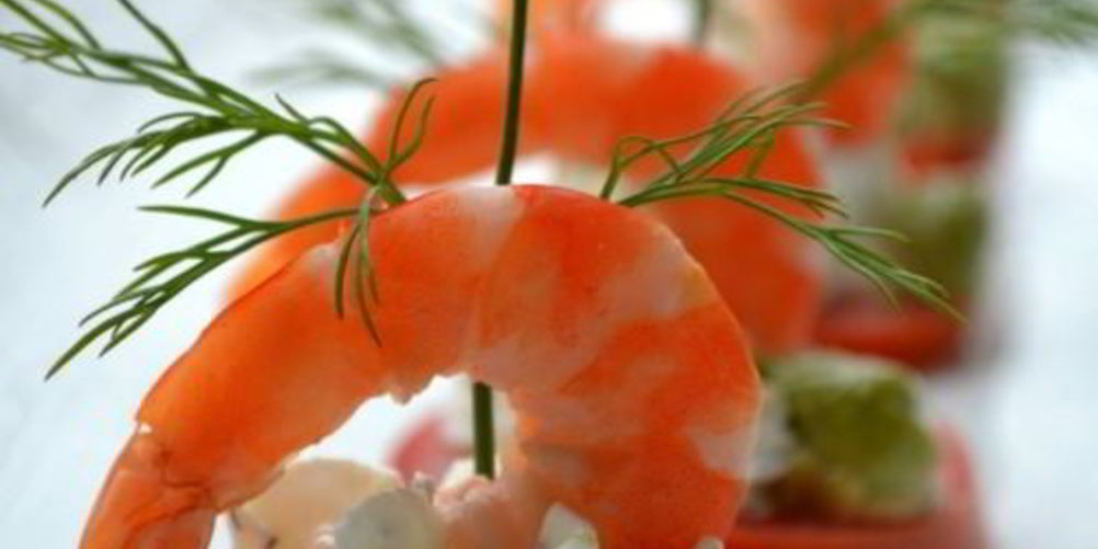 Рецепт закуска из креветок с дыней и рукколой