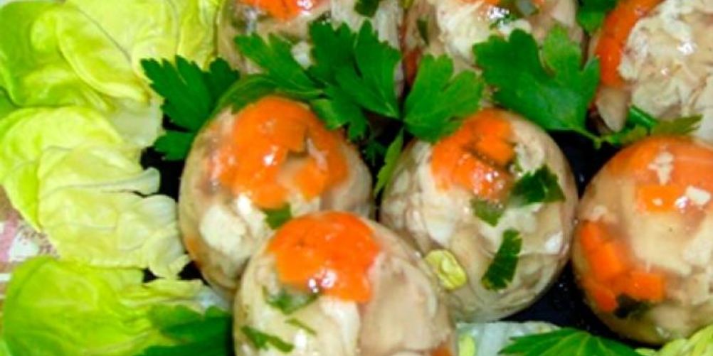 Как приготовить заливные яйца