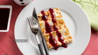 Рецепт Жареный сыр с ягодным соусом