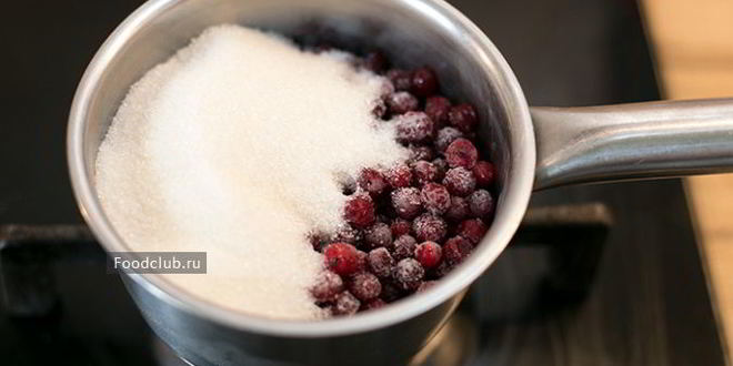 Рецепт жареного сыра с ягодныма соусома