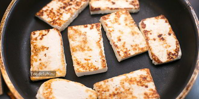 Рецепт жареного сыра с ягодныма соусома